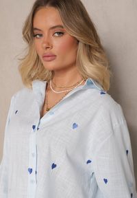 Renee - Jasnoniebieska Bawełniana Koszula w Serca Elearose. Okazja: na co dzień. Kolor: niebieski. Materiał: bawełna. Długość: długie. Styl: klasyczny, elegancki, casual