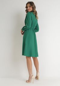 Born2be - Zielona Sukienka Midi z Gumką w Pasie i Dodatkowym Paskiem ze Sprzączką Zawadi. Kolor: zielony. Materiał: skóra. Długość rękawa: długi rękaw. Typ sukienki: koszulowe. Długość: midi #3