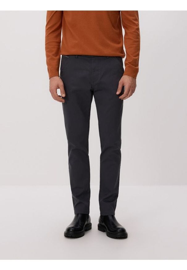 Reserved - Spodnie chino slim - ciemnoszary. Kolor: szary. Materiał: tkanina, bawełna