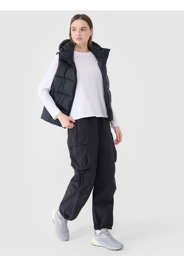 4f - 4F Bezrękawnik puchowy z wypełnieniem syntetycznym damski - czarny XL. Okazja: na co dzień. Kolor: czarny. Materiał: puch, syntetyk. Długość rękawa: bez rękawów. Długość: długie. Styl: casual, klasyczny, sportowy