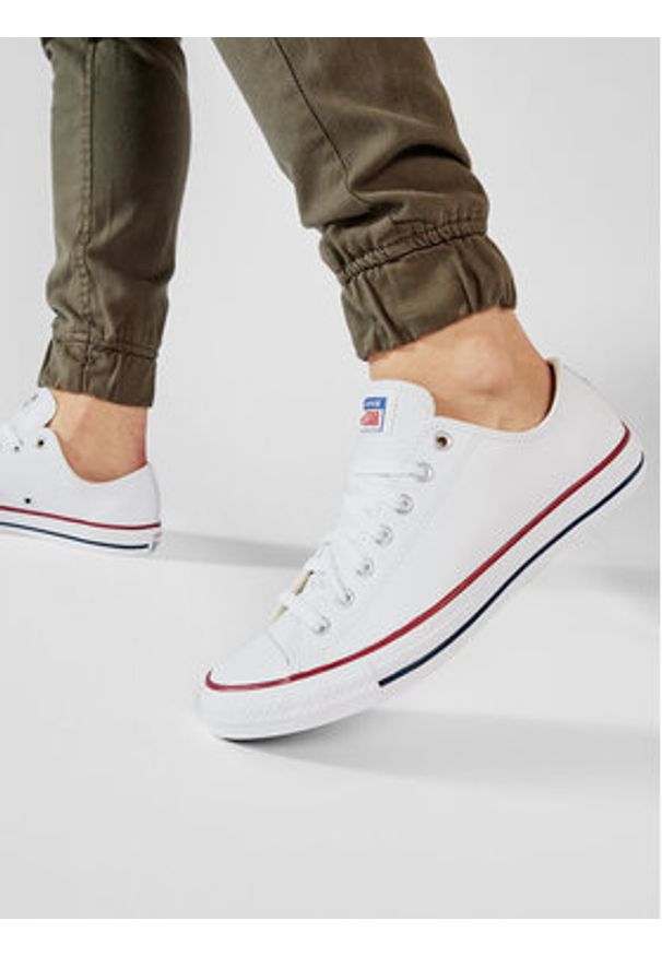 Converse Trampki Chuck Taylor All Star Ox 132173C Biały. Kolor: biały. Materiał: skóra