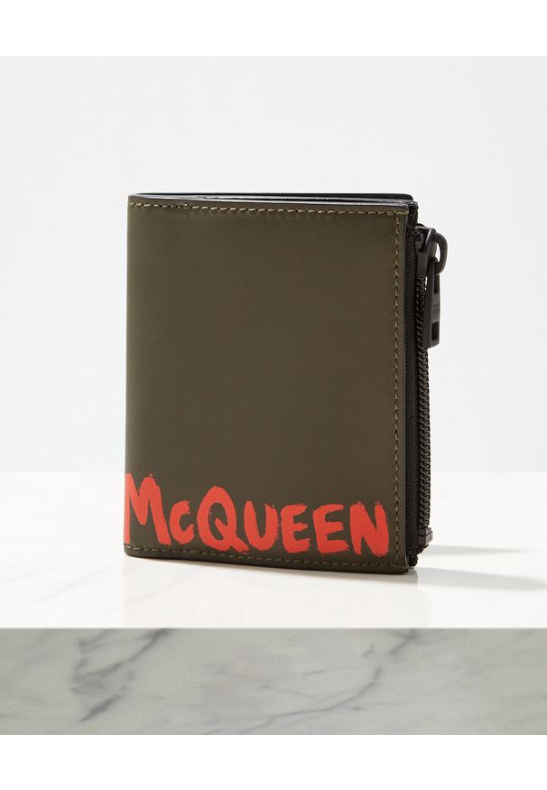 Alexander McQueen - ALEXANDER MCQUEEN - Zielony portfel z logo. Kolor: zielony. Wzór: aplikacja, nadruk