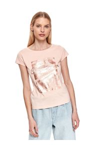 TOP SECRET - T-shirt z błyszczącym nadrukiem. Kolor: różowy. Materiał: tkanina, jeans, bawełna. Długość rękawa: krótki rękaw. Długość: krótkie. Wzór: nadruk. Sezon: wiosna. Styl: klasyczny, sportowy #1