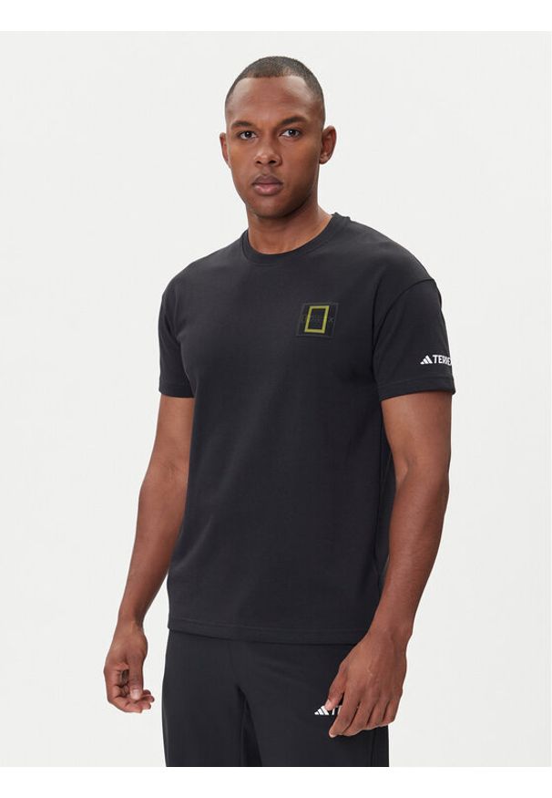 Adidas - adidas T-Shirt National Geographic Graphic KC2352 Czarny Regular Fit. Kolor: czarny. Materiał: bawełna