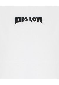 KIDS LOVE - Biała koszulka z kontrastowym logo Menfi. Kolor: biały. Materiał: dresówka, materiał. Długość rękawa: długi rękaw. Długość: długie