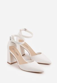 Born2be - Białe Klasyczne Czółenka na Słupku z Noskiem w Szpic i Paskiem Tenoris. Okazja: na co dzień, na spotkanie biznesowe, na ślub cywilny, do pracy, na wesele. Zapięcie: pasek. Kolor: biały. Obcas: na słupku. Styl: klasyczny. Wysokość obcasa: średni #6