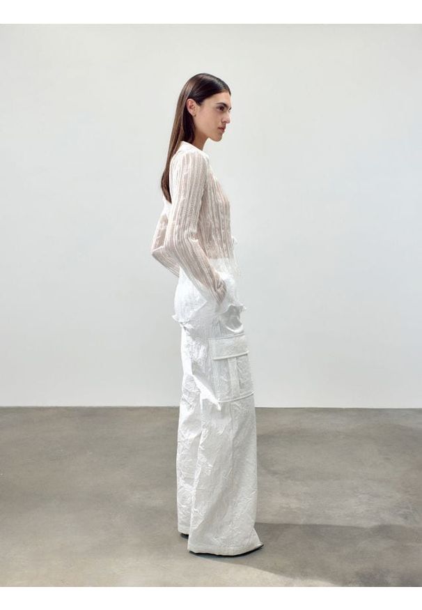 Reserved - Spodnie z efektem gniecenia - złamana biel. Materiał: bawełna, tkanina