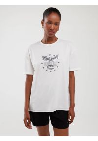 Big-Star - Koszulka damska oversize z nadrukiem biała Serta 100. Okazja: na co dzień. Kolor: biały. Materiał: dzianina, jeans. Wzór: nadruk. Styl: retro, casual