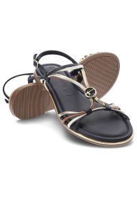 Granatowe Sandały Tamaris Eleganckie Płaskie Buty. Okazja: na co dzień, na spacer. Zapięcie: pasek. Kolor: niebieski. Materiał: skóra. Wzór: paski. Sezon: lato. Styl: elegancki
