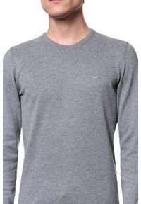 Mustang - MĘSKI SWETER MUSTANG Basic C-Neck Jumper MID GREY MELANGE 1006812 4140. Materiał: jeans, bawełna. Sezon: lato. Styl: klasyczny, elegancki