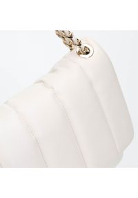 Wittchen - Damska torebka skórzana z szerokimi pikowaniami złamana biel. Kolor: biały. Sezon: zima. Materiał: skórzane. Rodzaj torebki: na ramię #6