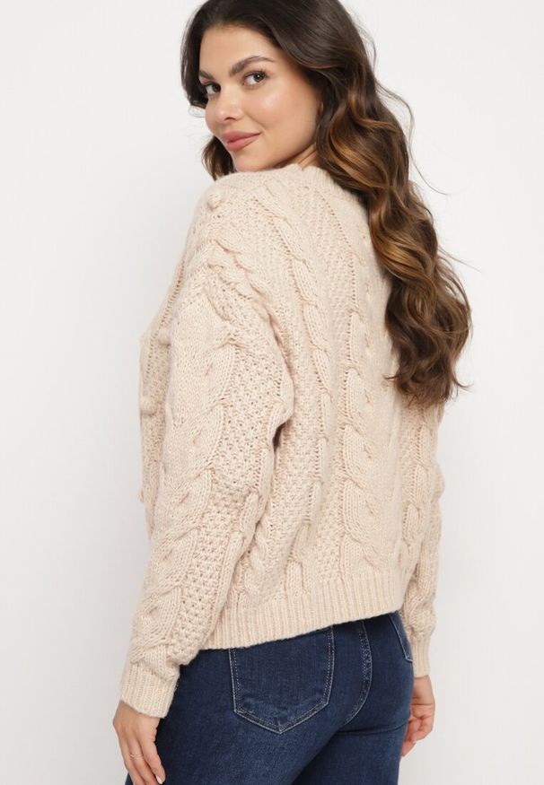 Born2be - Beżowy Sweter z Wiskozą i Wełną Aplikacją 3D i Tłoczeniem Vaishira. Kolor: beżowy. Materiał: wiskoza, wełna. Wzór: aplikacja. Sezon: zima