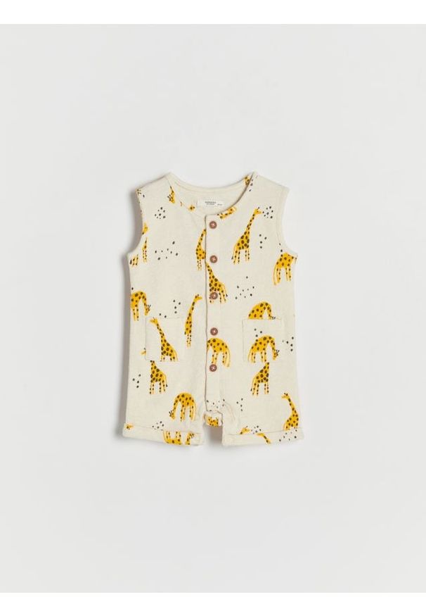Reserved - Bawełniany kombinezon w żyrafy - kremowy. Kolor: kremowy. Materiał: bawełna