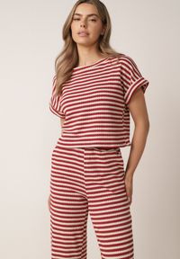 Born2be - Beżowo-Czerwony Dzianinowy Komplet z Bawełną Ozdobiony Wzorem w Paski Spodnie i Bluzka Amiphisia. Kolor: beżowy. Materiał: bawełna, dzianina. Wzór: aplikacja, paski #4