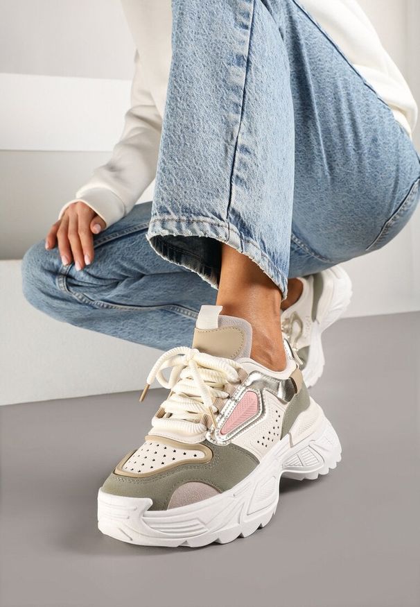 Born2be - Beżowo-Zielone Sneakersy na Grubej Podeszwie z Tłoczeniami Lilasea. Okazja: na co dzień. Kolor: beżowy. Materiał: jeans. Wzór: aplikacja. Obcas: na platformie