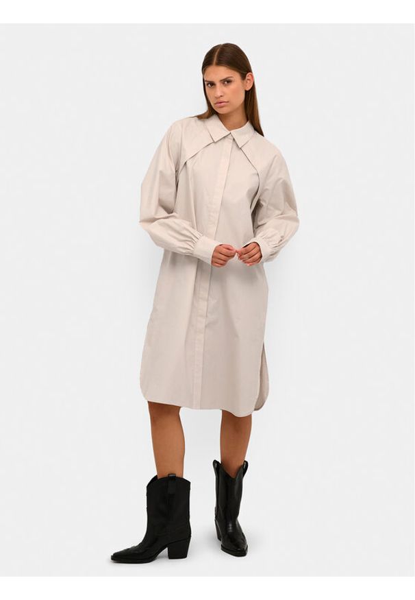 Karen by Simonsen Sukienka koszulowa Madelaine 10104774 Beżowy Relaxed Fit. Kolor: beżowy. Materiał: bawełna. Typ sukienki: koszulowe