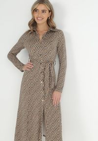 Born2be - Beżowa Sukienka Koszulowa z Wiązanym Paskiem Farima. Kolor: beżowy. Materiał: tkanina, materiał. Wzór: nadruk, aplikacja. Typ sukienki: koszulowe. Długość: midi #5