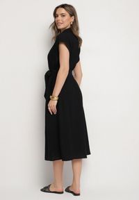 Born2be - Czarna Wiskozowa Sukienka Koszulowa z Paskiem Rinaruna. Okazja: na co dzień. Kolor: czarny. Materiał: wiskoza. Typ sukienki: koszulowe. Styl: elegancki, casual #5
