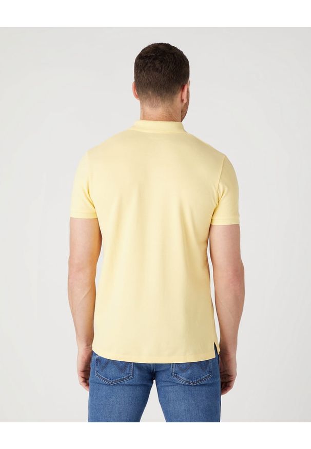 Wrangler - WRANGLER POLOSHIRT MĘSKA KOSZULKA POLO PALE BANANA W7X7K4Y37 112328988. Typ kołnierza: polo