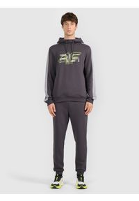 4f - 4F Bluza dresowa nierozpinana z kapturem męska 4F x Robert Lewandowski - szary M. Okazja: na spacer, na co dzień. Typ kołnierza: kaptur. Kolor: szary. Materiał: dresówka. Styl: casual, sportowy. Sport: turystyka piesza, fitness #2