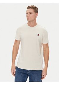 Tommy Jeans T-Shirt Badge DM0DM20322 Beżowy Regular Fit. Kolor: beżowy. Materiał: bawełna