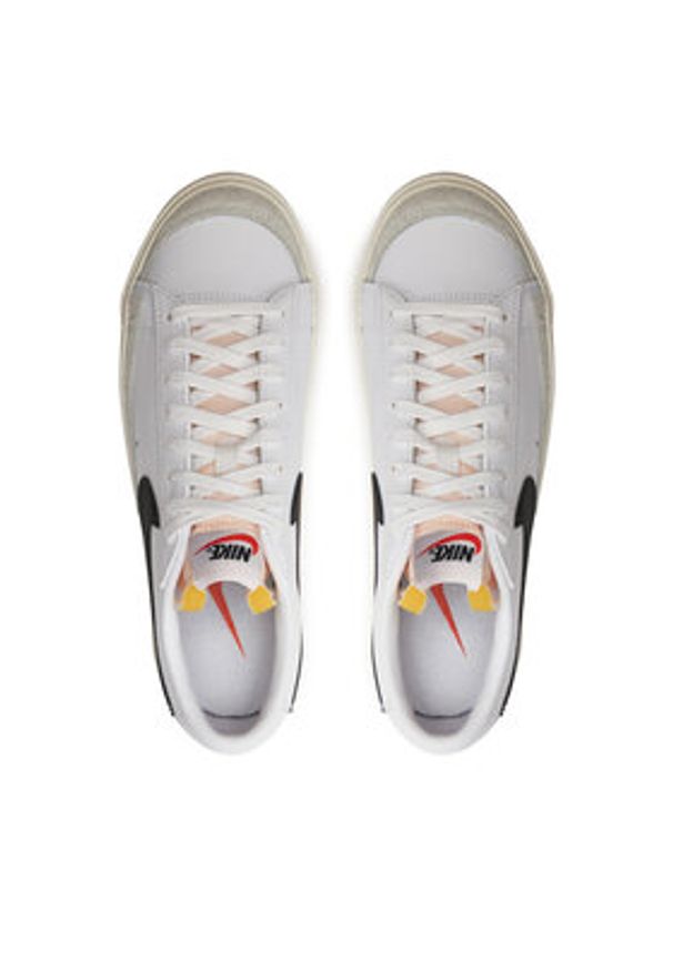 Nike Sneakersy Blazer Low '77 Vntg DA6364 101 Biały. Kolor: biały. Materiał: skóra