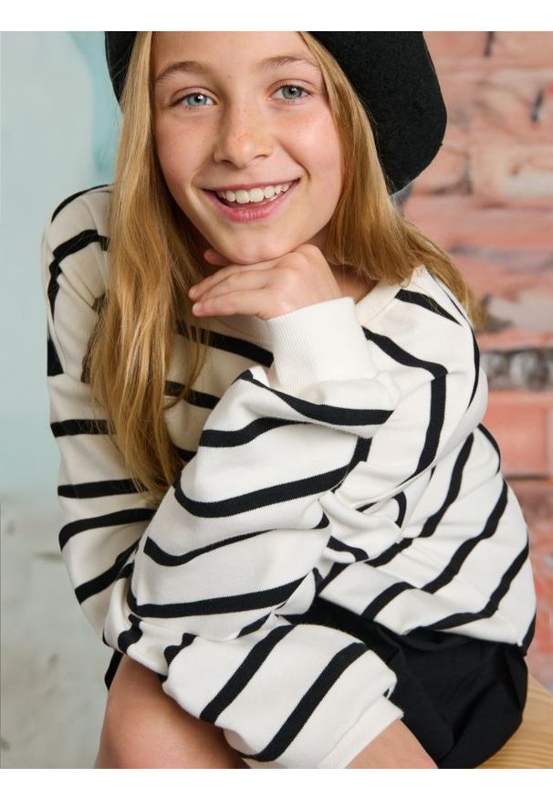 Sinsay - Bluza w paski - kremowy. Kolor: kremowy. Długość rękawa: krótki rękaw. Wzór: paski