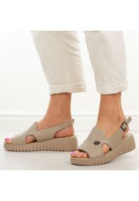 POTOCKI - Beżowe sandały damskie Potocki 12821. Okazja: na co dzień, na spacer. Kolor: beżowy. Materiał: skóra. Wzór: aplikacja. Sezon: wiosna, lato. Obcas: na platformie. Styl: wakacyjny, casual, klasyczny, elegancki #1