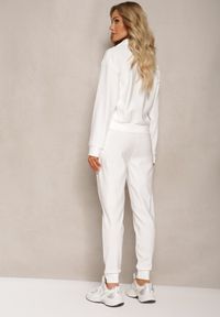 Renee - Biały Komplet z Napisem Bluza Krótka i Spodnie ze Ściągaczami Nimilia. Kolor: biały. Wzór: napisy #3