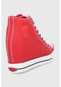 Cross Jeans Trampki damskie kolor czerwony. Nosek buta: okrągły. Zapięcie: sznurówki. Kolor: czerwony. Obcas: na koturnie #5