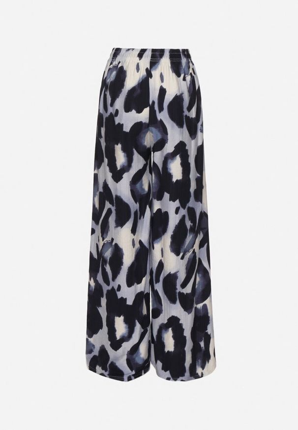 Born2be - Niebieskie Spodnie z Wiskozy o Szerokim Kroju z Wysokim Stanem w Panterkę Zelmara. Okazja: na co dzień. Stan: podwyższony. Kolor: niebieski. Materiał: wiskoza. Wzór: motyw zwierzęcy. Styl: casual, elegancki