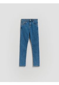 Reserved - Jeansy slim fit z guzikiem w serce - niebieski. Kolor: niebieski #1