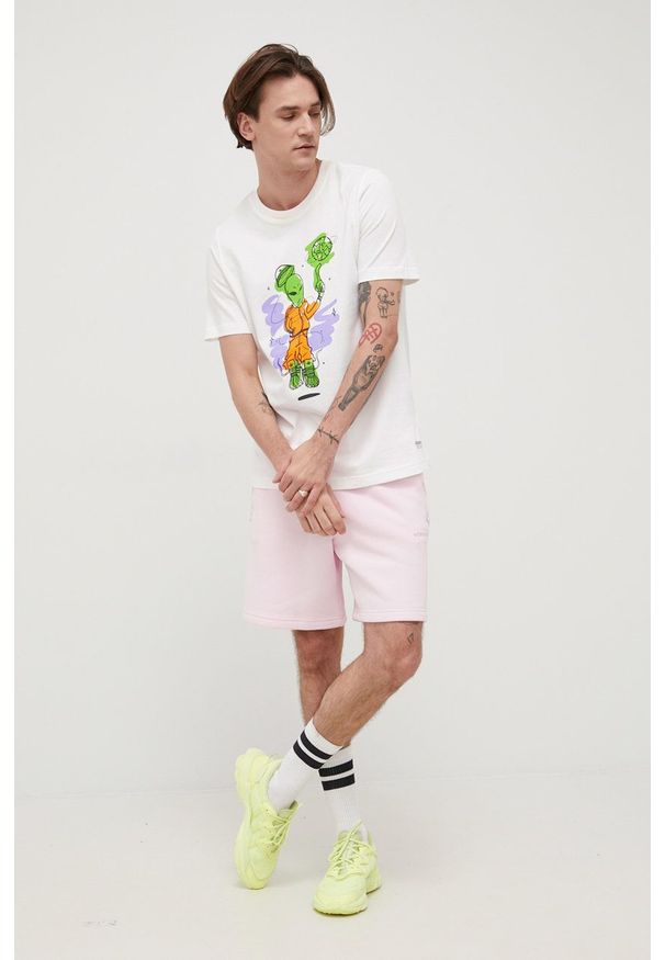 adidas Originals szorty męskie kolor różowy. Okazja: na co dzień. Kolor: różowy. Materiał: dzianina, poliester, bawełna. Wzór: aplikacja. Styl: casual