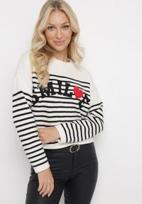 Born2be - Beżowo-Czarny Sweter w Paski Ozdobiony Napisem Duvuo. Kolor: beżowy. Wzór: napisy, paski, aplikacja. Sezon: jesień, zima #4