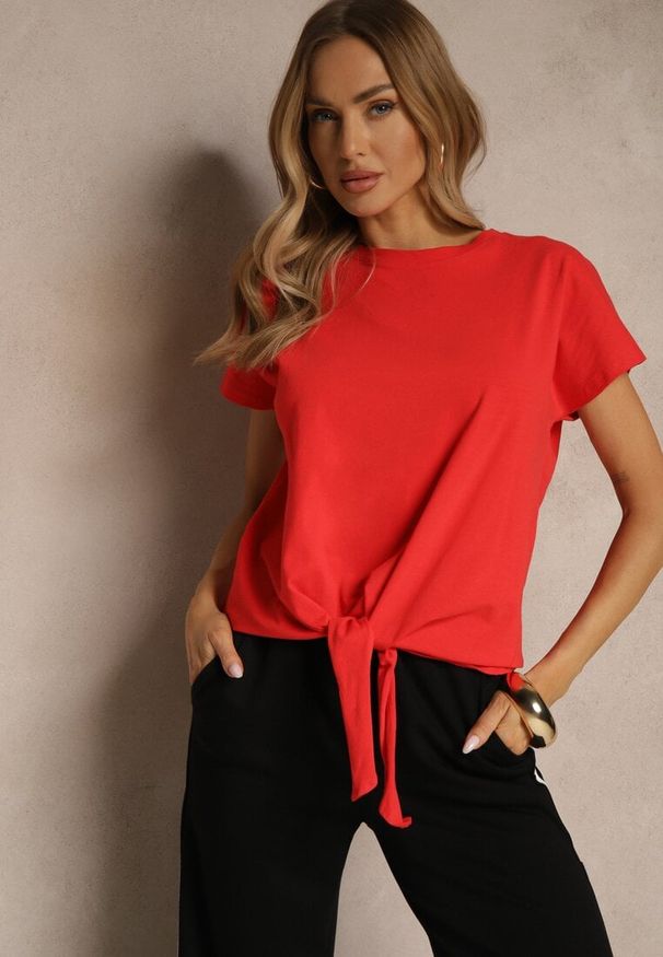 Renee - Czerwony Bawełniany T-shirt Wiązany u Dołu Sunalina. Okazja: na co dzień. Kolor: czerwony. Materiał: bawełna. Styl: casual