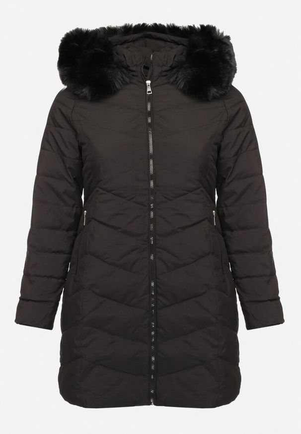 Born2be - Czarna Zimowa Kurtka Pikowana o Długim Kroju z Odpinanym Kapturem i Futrem Torika. Okazja: na co dzień. Kolekcja: plus size. Kolor: czarny. Materiał: futro. Długość: długie. Wzór: aplikacja. Sezon: zima. Styl: casual