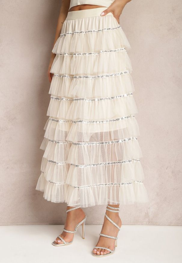 Renee - Beżowa Rozkloszowana Spódnica Maxi z Falbankami i Cekinami Noobi. Kolor: beżowy. Materiał: materiał. Wzór: aplikacja. Styl: elegancki