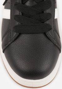 Born2be - Czarne Sneakersy z Perforacją i Ozdobnymi Paskami Deolene. Okazja: na co dzień. Zapięcie: pasek. Kolor: czarny. Wzór: paski #6