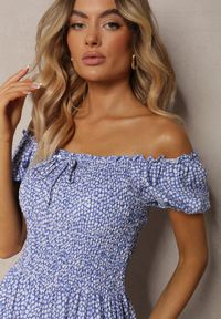 Renee - Niebieska Sukienka Midi o Fasonie Bawełnianej Hiszpanki Nairo. Okazja: na co dzień. Typ kołnierza: dekolt hiszpanka. Kolor: niebieski. Materiał: bawełna. Styl: casual, elegancki. Długość: midi #3