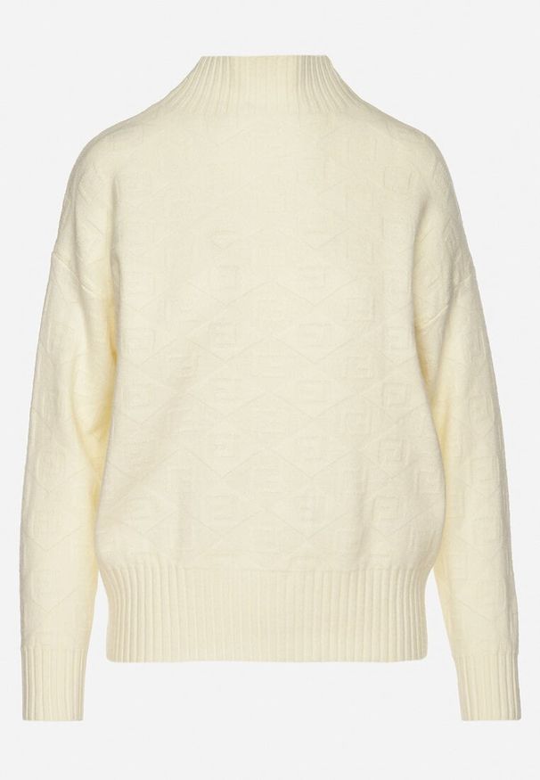 Born2be - Jasnobeżowy Sweter Golf z Ozdobnym Tłoczeniem Zakończony Ściągaczem Melodiea. Typ kołnierza: golf. Kolor: beżowy. Materiał: materiał. Sezon: zima