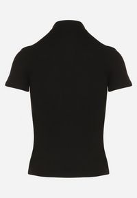 Born2be - Czarny Dopasowany T-shirt z Wiskozy z Golfem Isovera. Okazja: do pracy, na spotkanie biznesowe. Typ kołnierza: golf. Kolor: czarny. Materiał: wiskoza. Długość rękawa: krótki rękaw. Długość: krótkie. Wzór: aplikacja. Styl: biznesowy, elegancki #6