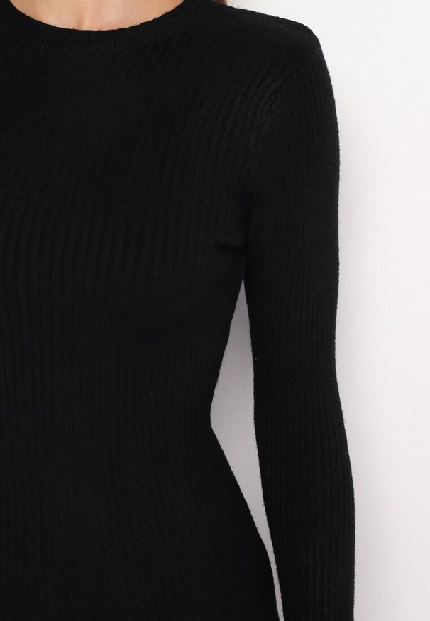 Born2be - Czarna Sukienka Mini z Prążkowanej Sweterkowej Dzianiny o Dopasowanym Fasonie Paulinma. Kolor: czarny. Materiał: prążkowany, dzianina. Długość rękawa: długi rękaw. Długość: mini