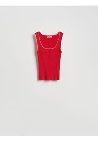 Reserved - Prążkowany top z wiskozą - czerwony. Kolor: czerwony. Materiał: prążkowany, wiskoza