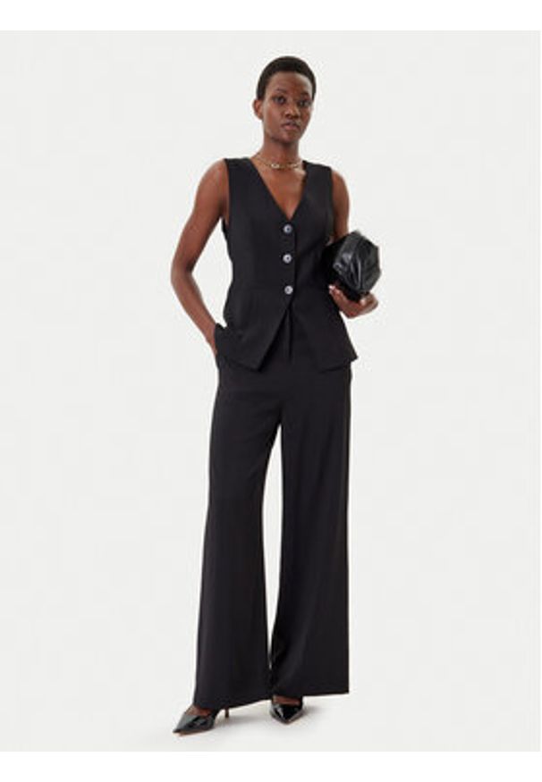 French Connection Kombinezon 7UZAB Czarny Regular Fit. Kolor: czarny. Materiał: syntetyk