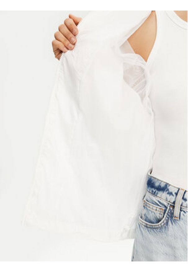 Guess Kurtka przejściowa V5GL01 WH482 Biały Regular Fit. Kolor: biały. Materiał: syntetyk