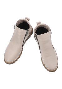 Beżowe Botki Artiker Wygodne Obuwie Damskie. Okazja: na co dzień. Zapięcie: zamek. Kolor: beżowy. Materiał: skóra. Styl: klasyczny, casual, elegancki #3