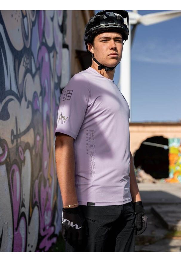 Koszulka rowerowa NORTHWAVE Bomb Jersey Short Sleeve. Kolor: fioletowy, różowy, wielokolorowy. Materiał: jersey. Sport: kolarstwo