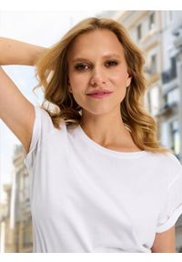 Sinsay - Bawełniana koszulka basic - biały. Kolor: biały. Materiał: bawełna