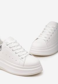 Renee - Biało-Srebrne Sznurowane Sneakersy z Imitacji Skóry na Platformie Filamena. Kolor: biały. Materiał: skóra. Obcas: na platformie #4