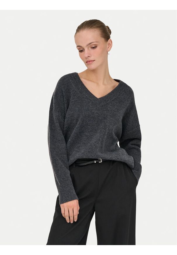 only - ONLY Sweter Mari 15360940 Szary Loose Fit. Kolor: szary. Materiał: syntetyk